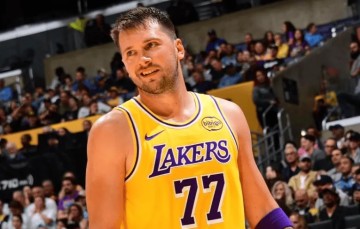 亚博体育官网-上半场三分球20中12！湖人本赛季首次半场投进10+三分