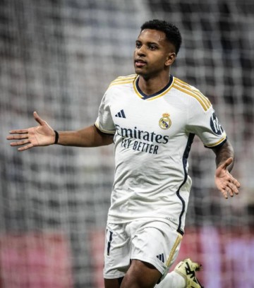 亚博-身价暴跌5000万欧＋赛季报销！皇马巨星不愿离队，如今自讨苦吃|罗德里戈|伯纳乌|罗德里戈·埃尔南德斯·卡斯坎特|圣地亚哥-伯纳乌足球场|美加墨世界杯_新浪体育_新浪新闻