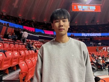 亚博体育平台-张博源到访伊利诺伊大学：这有很多中国同胞 球队也常年排在TOP20